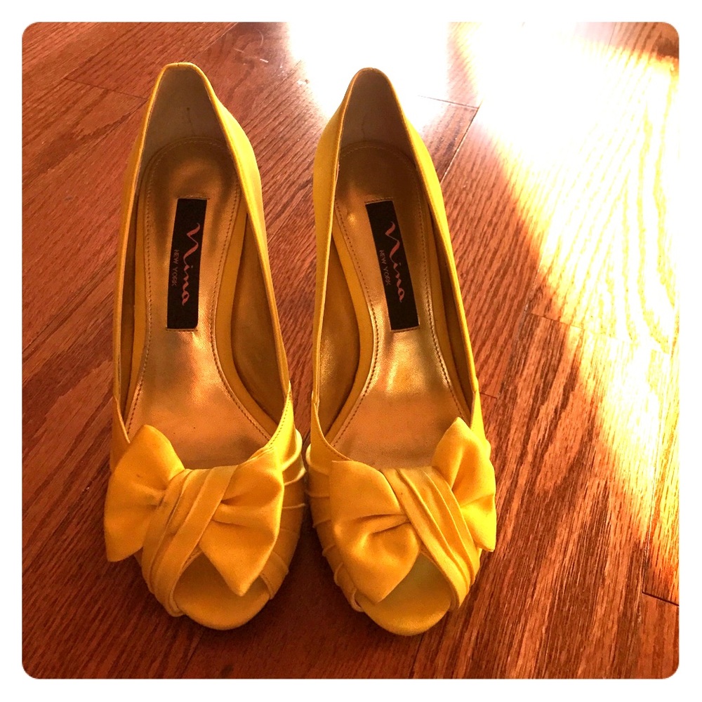 Nina New York Yellow 2 inch heels 👠