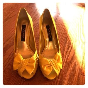Nina New York Yellow 2 inch heels 👠