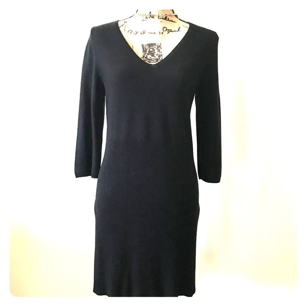 New York & Company long sleeve Vneck Sweater Slits