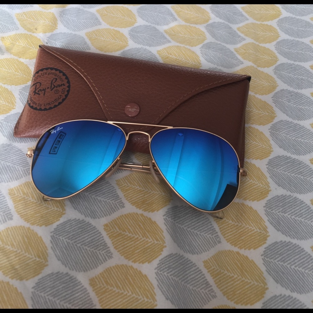Rayban Aviator.