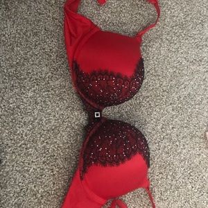Victoria's Secret miraculous plunge 34B bra