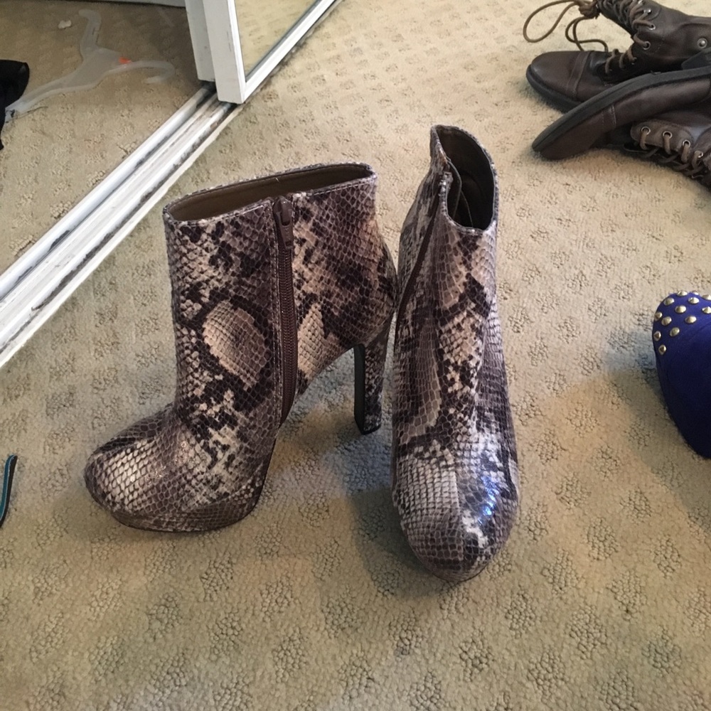 NEVER WORN Faux snake skin booties