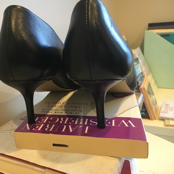 Enzo Angiolini Black Heels with Gold Toe Detail - Picture 4 of 5