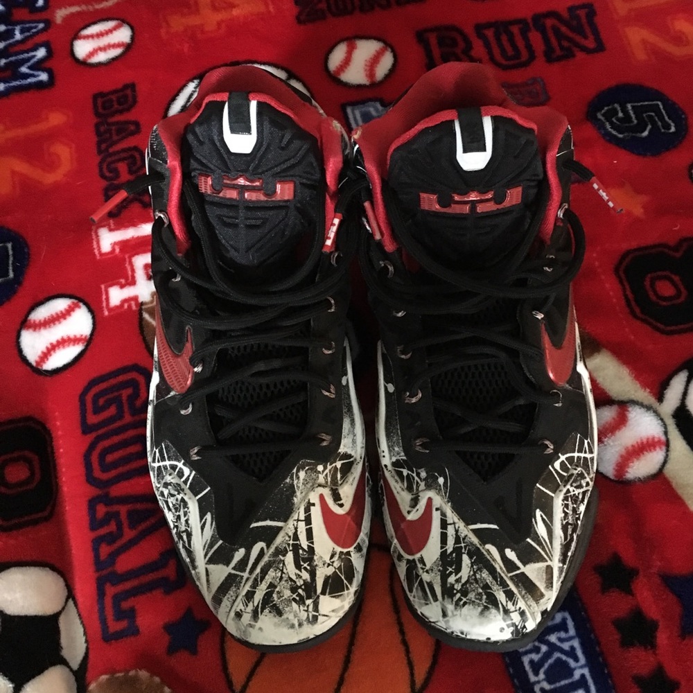 NIKE LeBron XI