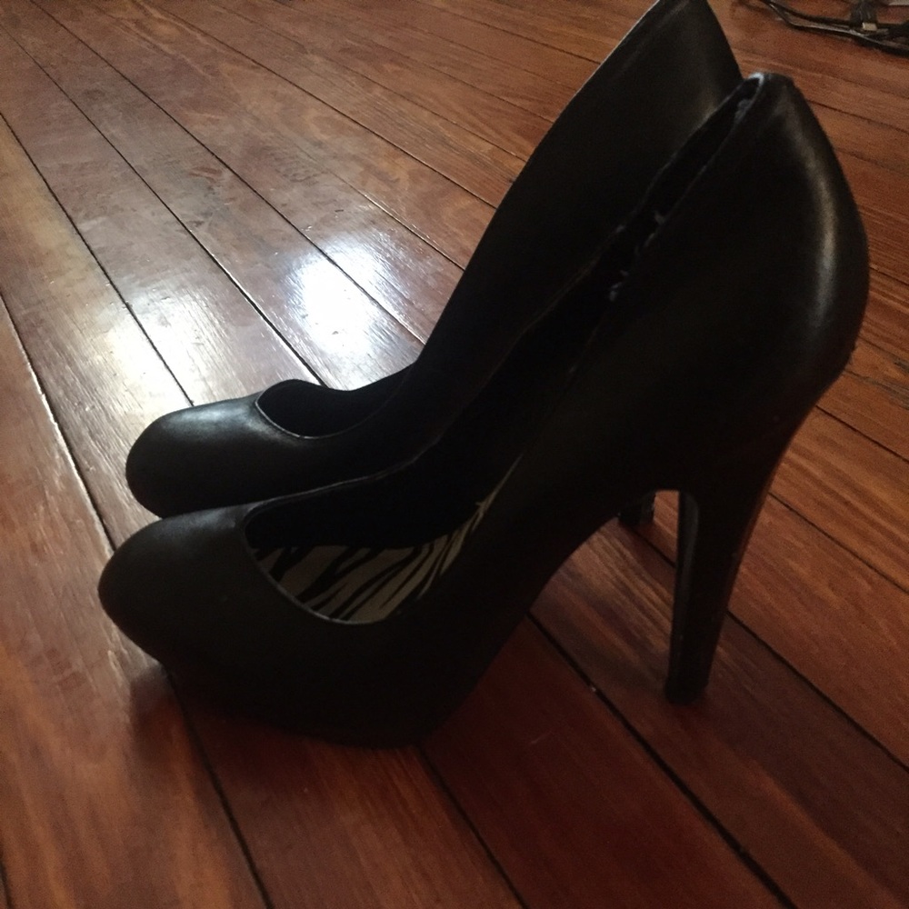 🌹Black point tip heels🌹