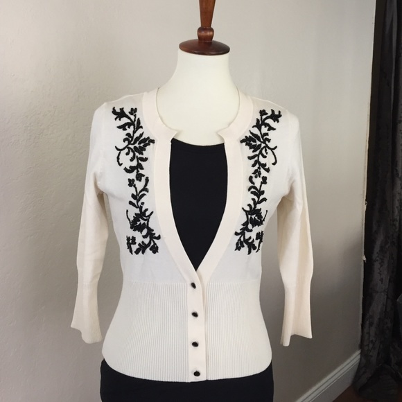 Gorgeous cardigan w/ intricate beading detail - Picture 1 of 3