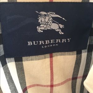 Vintage women's Burberry Trench Coat (Size 12 Reg)
