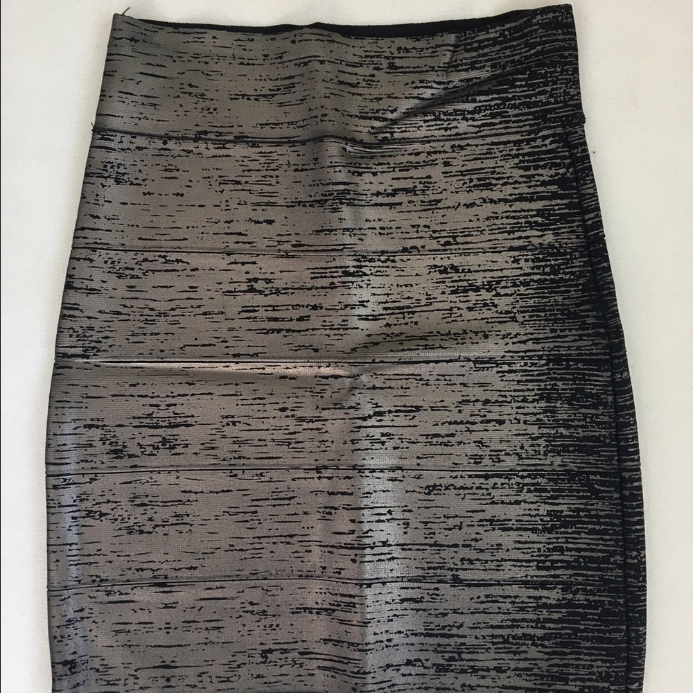 Fitted Stretchy Skirt (mid-thigh length)