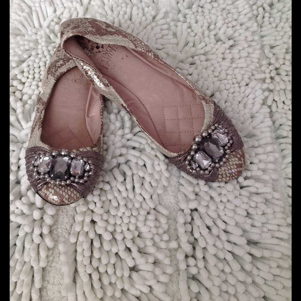 Vince camuto leather flats ✨