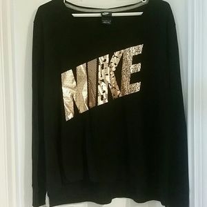 Nike lightweight long sleeve shirt