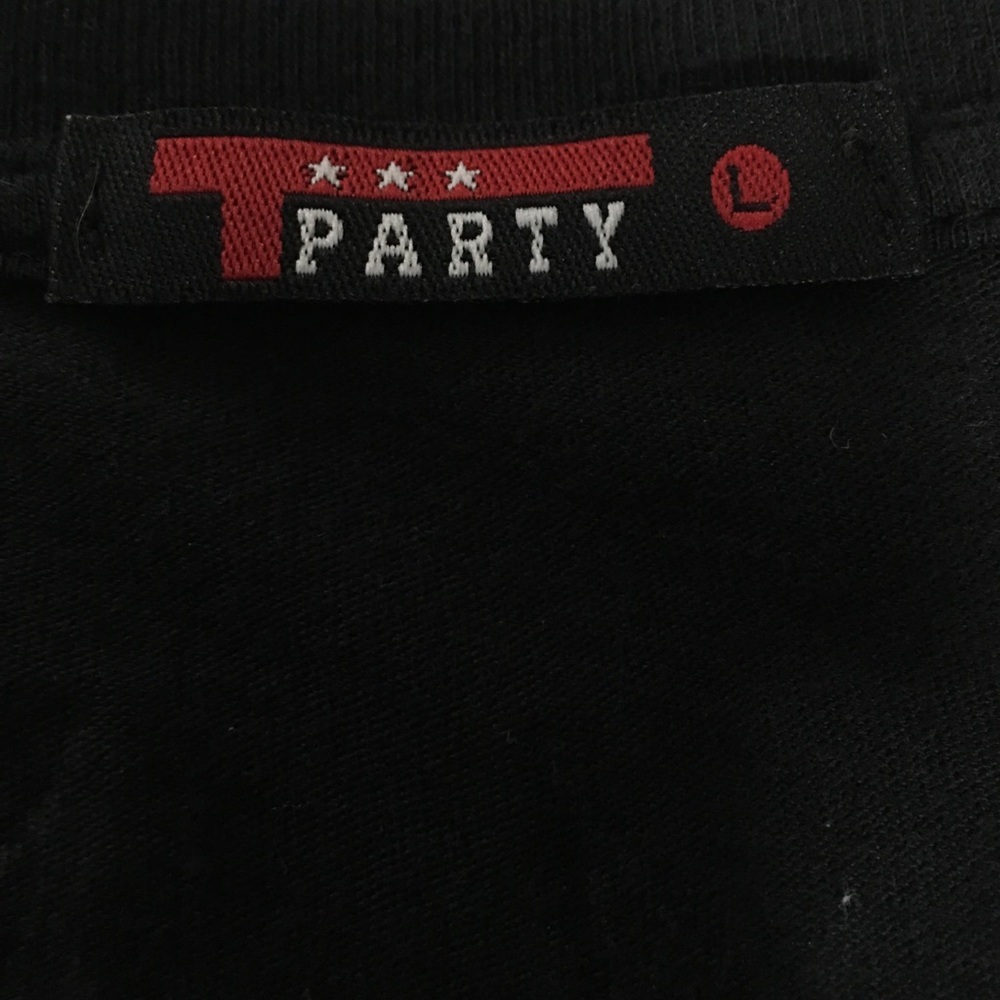 Black tee with raised cross on front & wings back - Picture 4 of 5