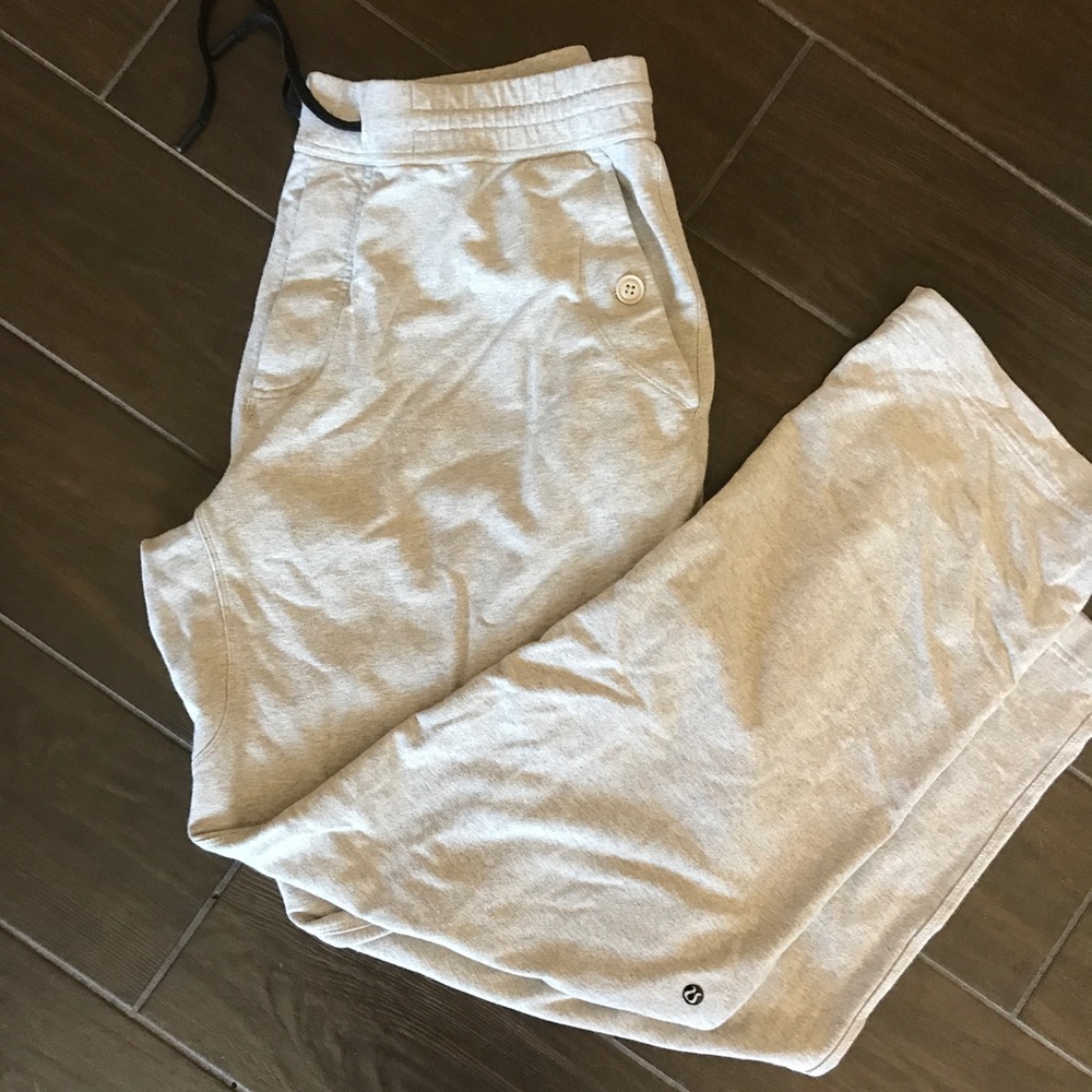 LULU LEMON sweats