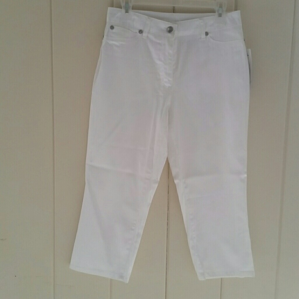 Nygard White Classic Capri Pants - NWT