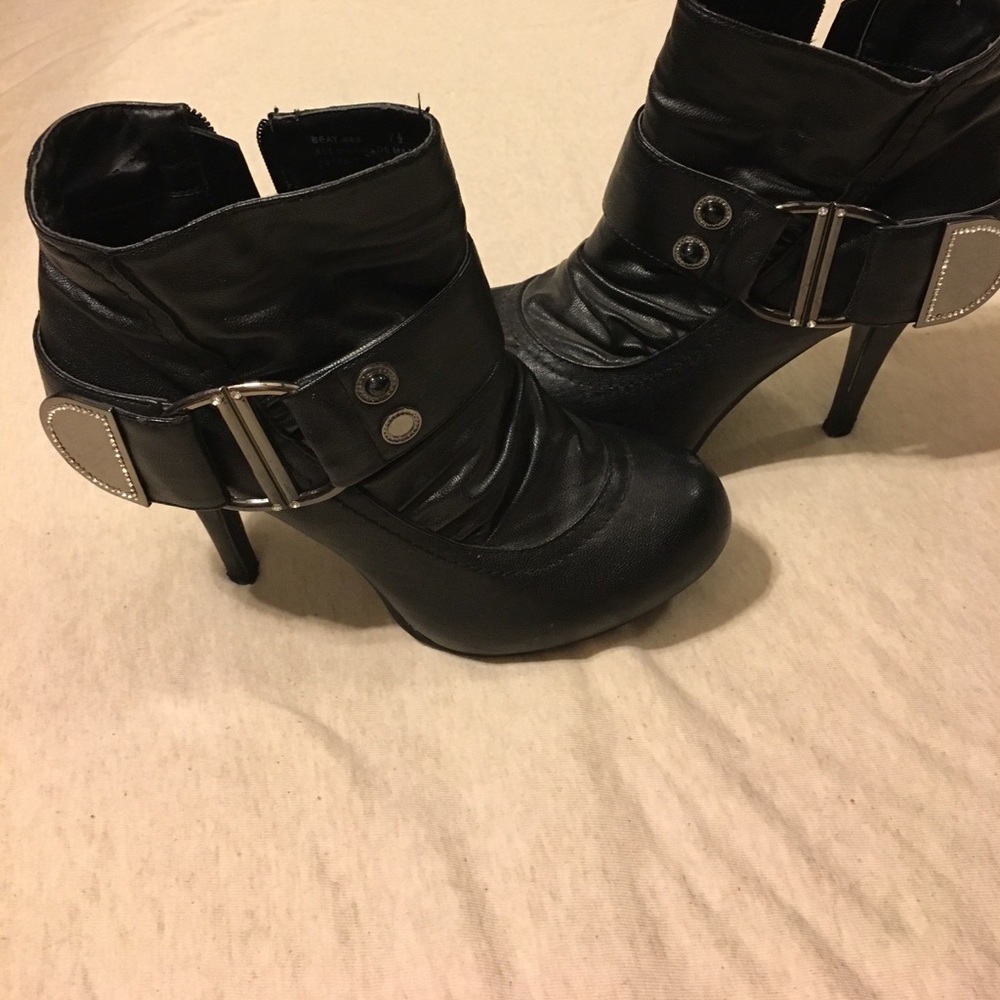Ankle booties