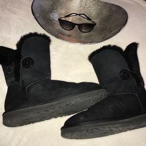 Black Bailey Button Uggs
