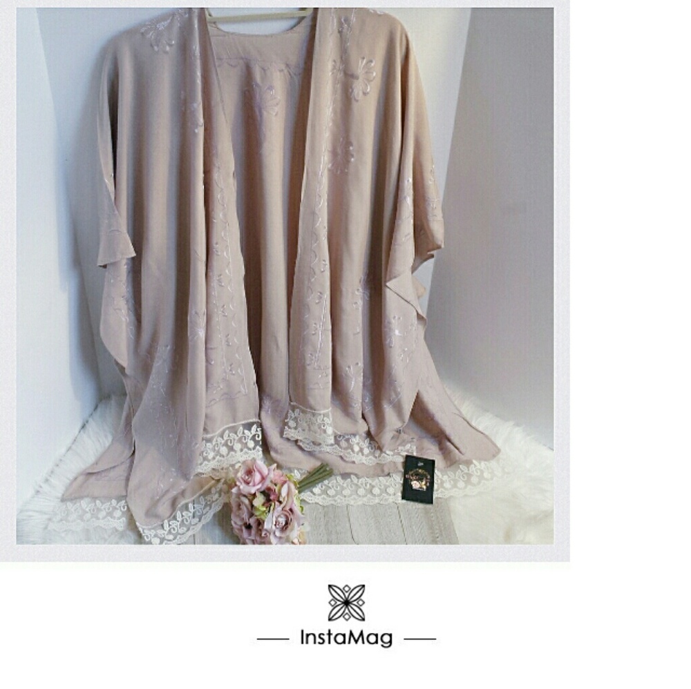 Beige Lace Kimono with Purple Embroidery - Picture 3 of 6