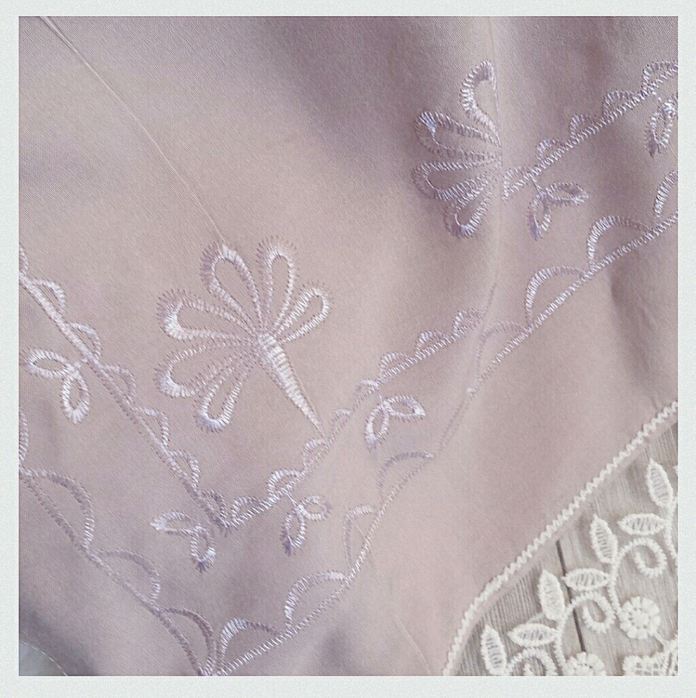 Beige Lace Kimono with Purple Embroidery - Picture 2 of 6
