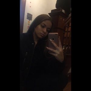 Meet your Posher, Yakira