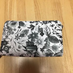 Steve Madden wristlet/wallet