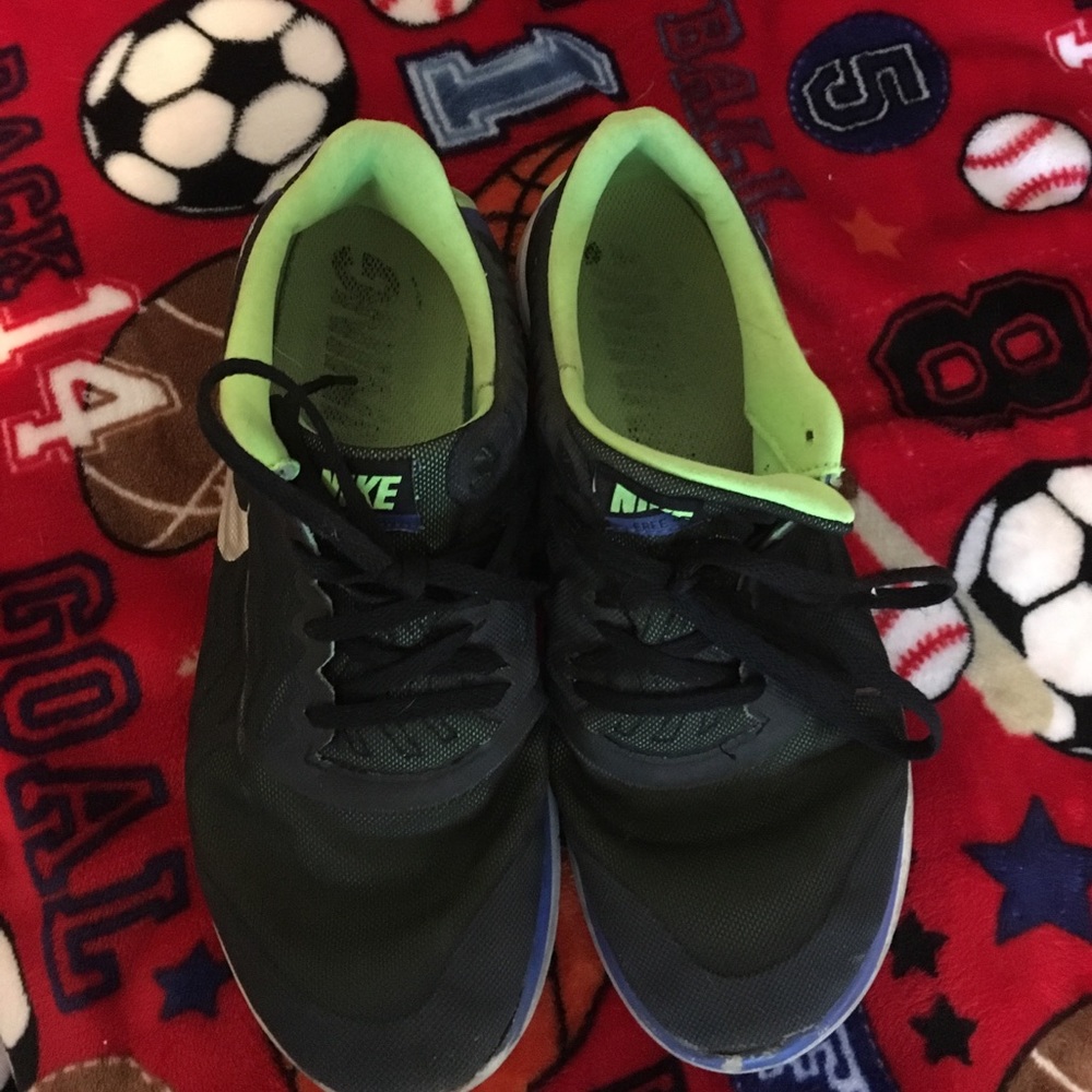 NIKE Free Runs 4.0