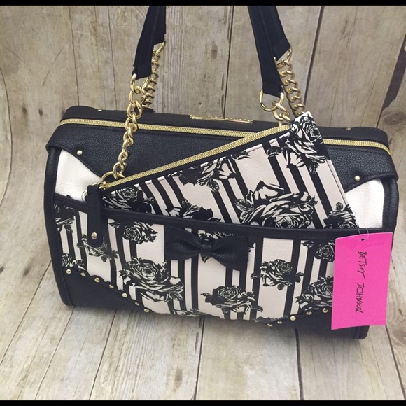 Betsey Johnson Handbags - 🎉HP🎉BETSEY JOHNSON NWT spring flower bag