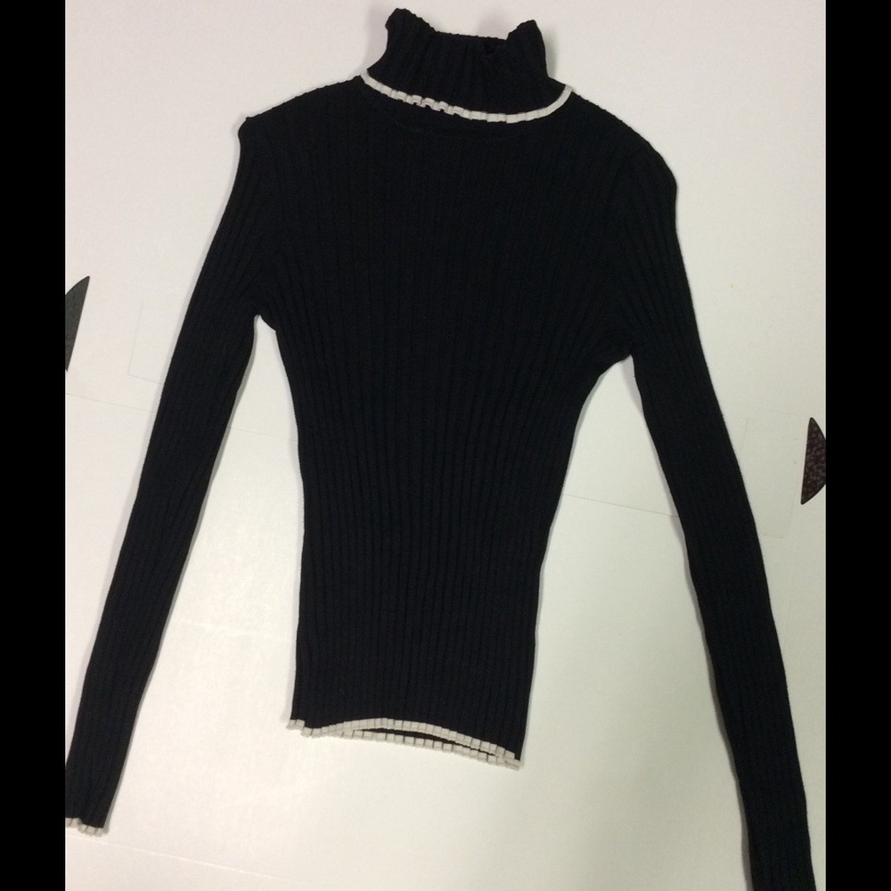 White House black market - long sleeve