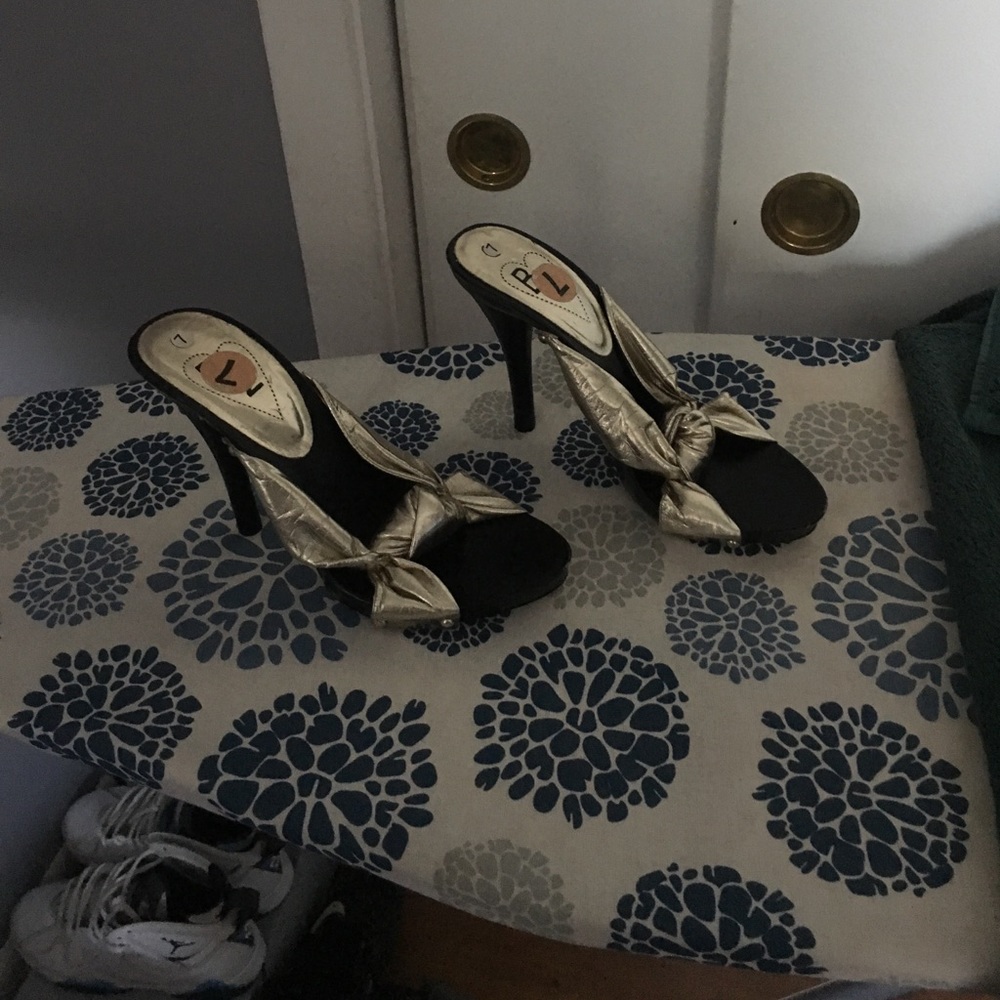 Black and light metallic gold 4inch heels