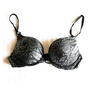 Victoria's Secret Miraculous Plunge Bra (32A)