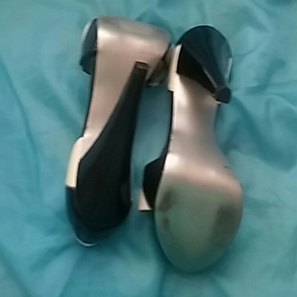 High heals - Picture 3 of 3