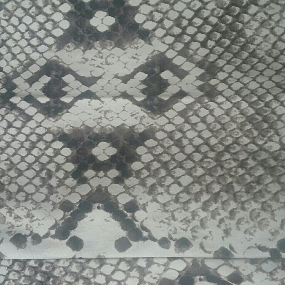 Capris *Snakeskin Print* - Picture 3 of 3