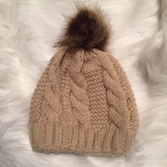 Accessories - Chunky cable knit Pom beige beanie