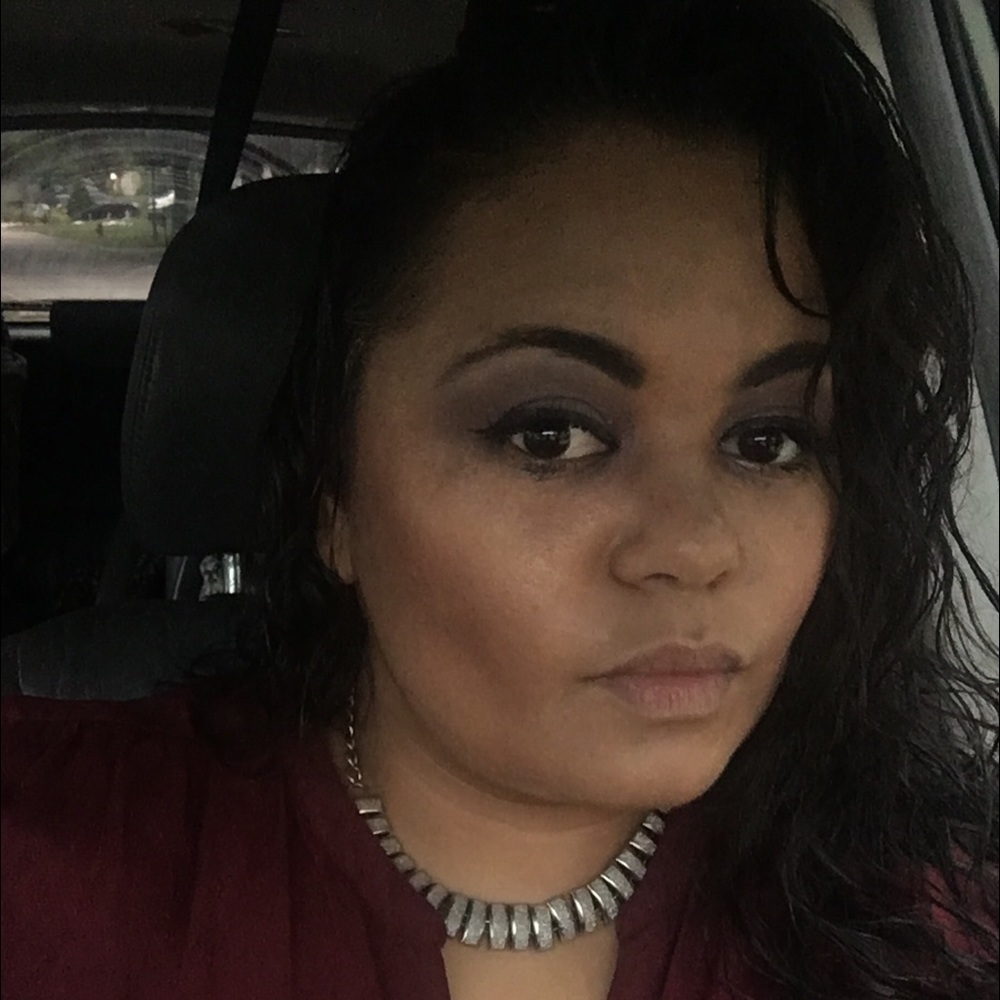 Meet your Posher, Dania