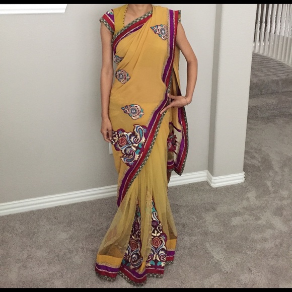 Saree - Picture 2 of 5