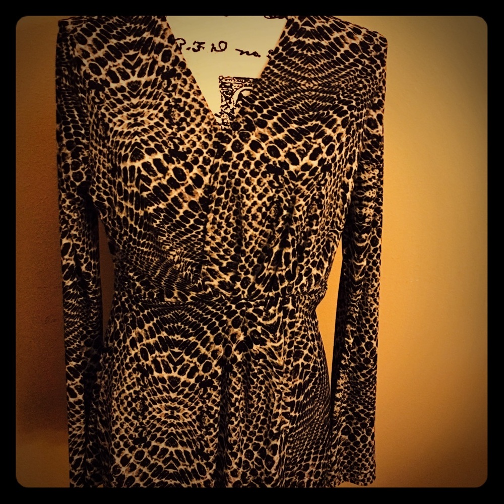 Knit print long sleeve stretch top.