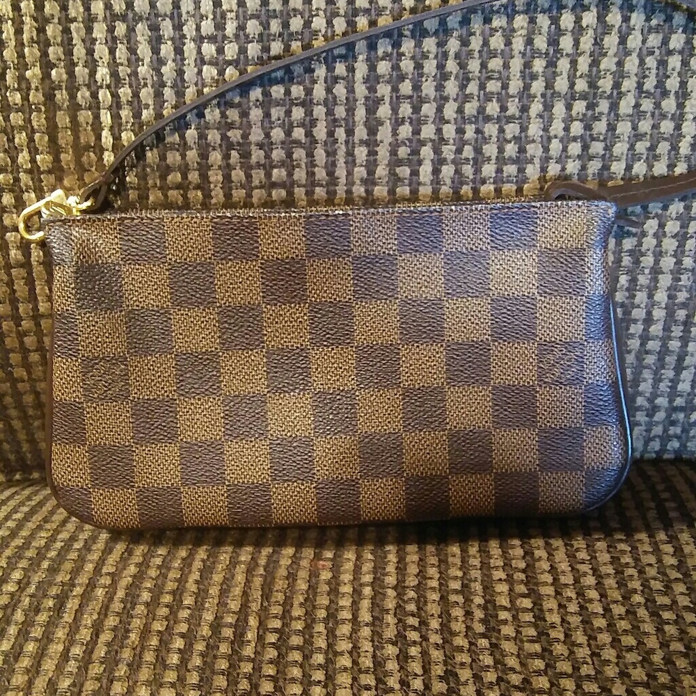 Authentic Louis vuitton pouchette in damier