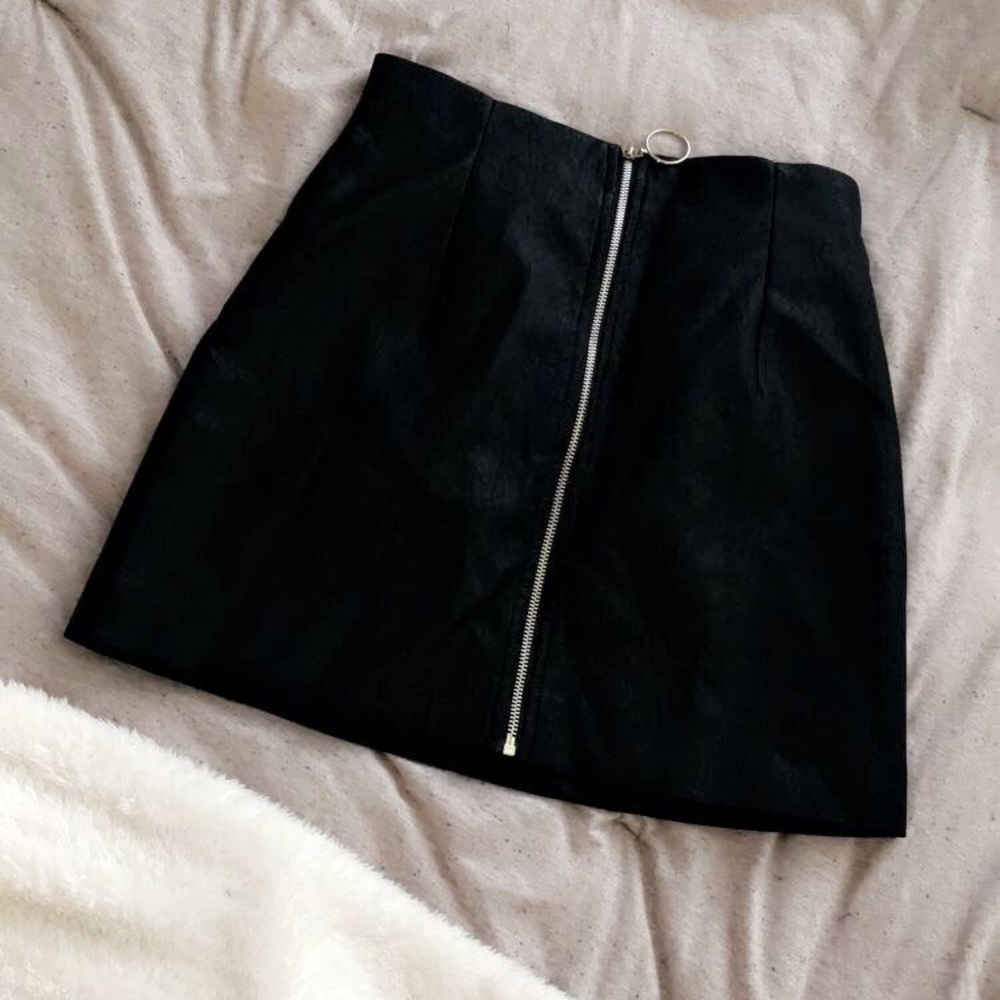 Forever 21 fake leather mini skirt NWT