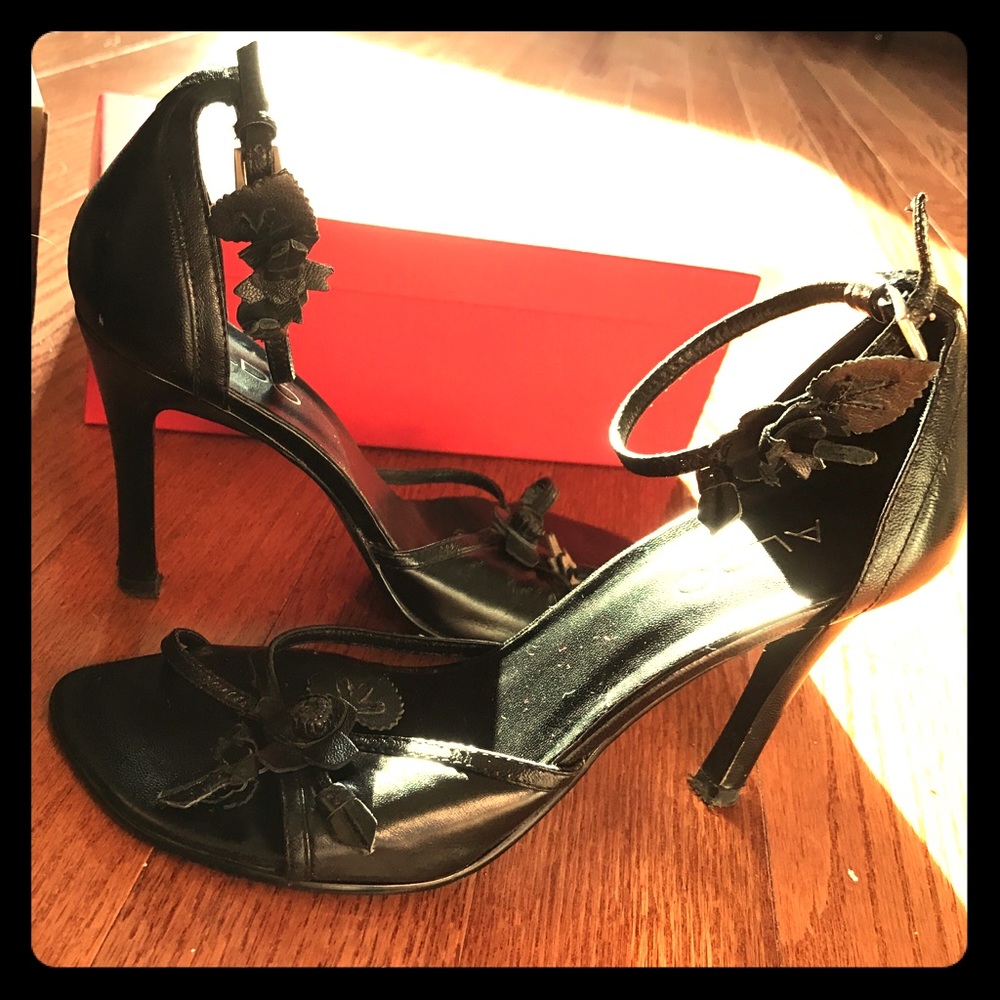Aldo black flowery sexy stilettos