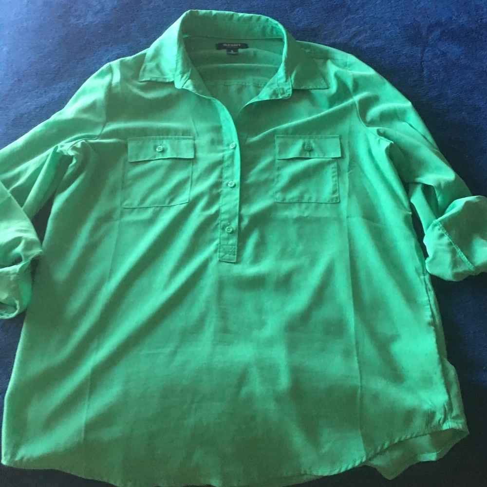 Green tab roll sleeve blouse.