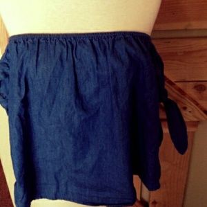 🌵🌵NWOT Chambray off the Shoulder Top🌵🌵