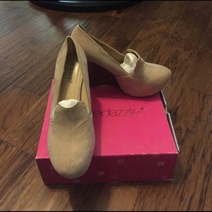 Super Cute Tan Wedges!