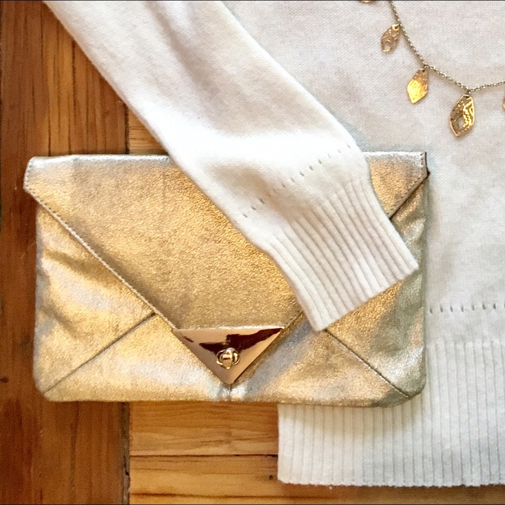 Gold sparkly vegan clutch with a chain strap - Picture 1 of 4
