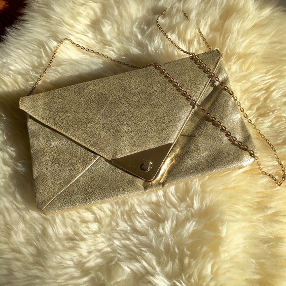 Gold sparkly vegan clutch with a chain strap - Picture 2 of 4