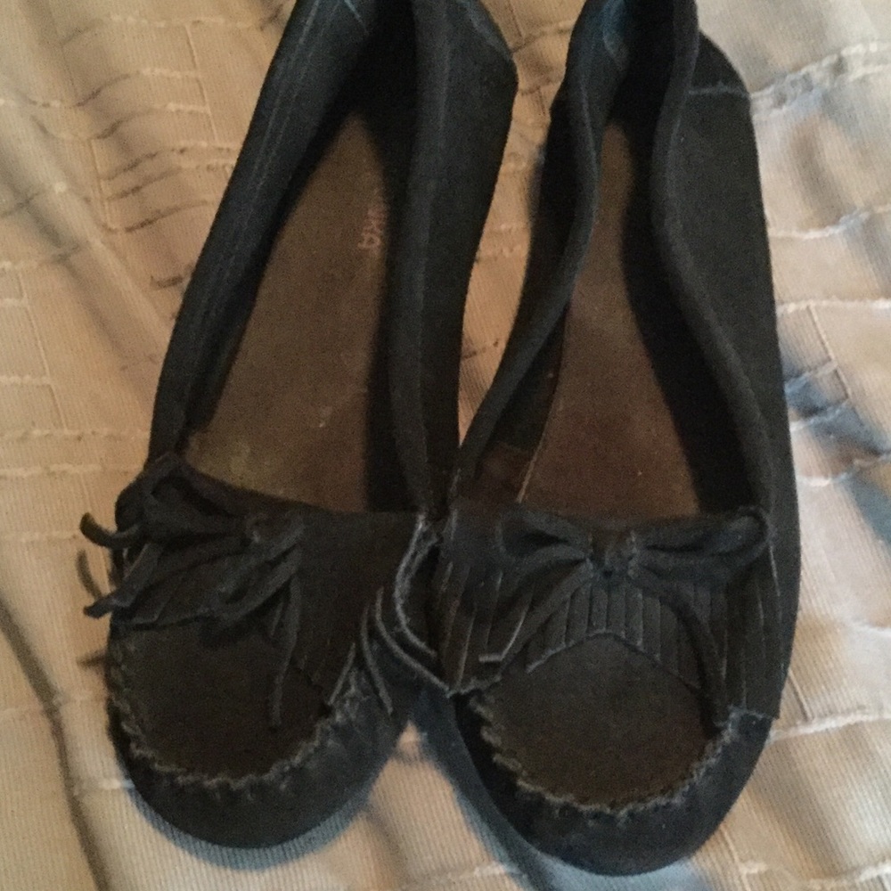 Minnetonka black moccasins