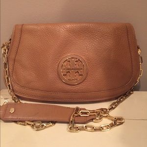 AUTHENTIC TORY BURCH TAN LOGO CLUCH