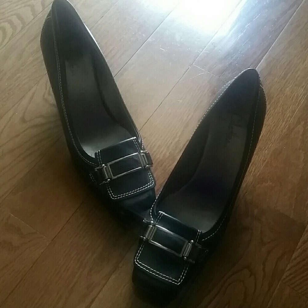 Dress shoes