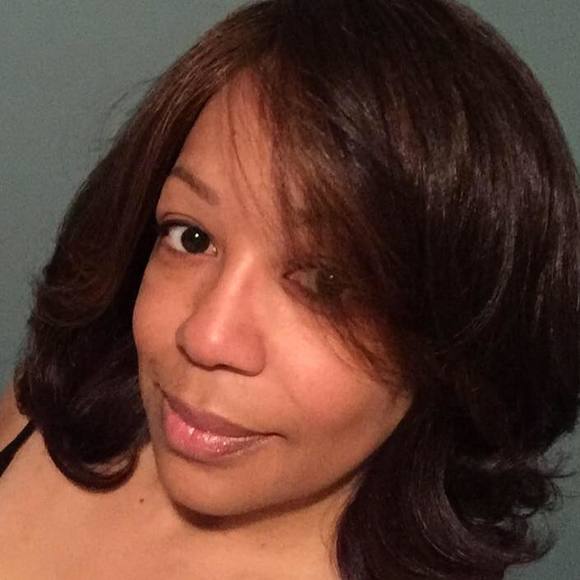 Meet your Posher, Pamela - Picture 1 of 2