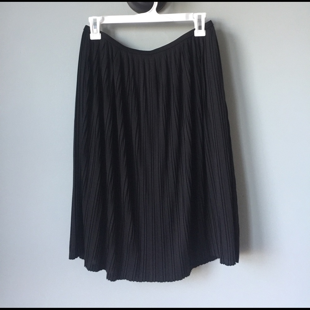 Black knee Length skirt size Small