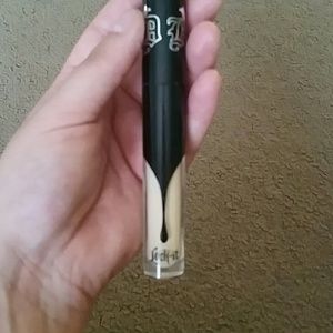 Kat Von D lock it concealer