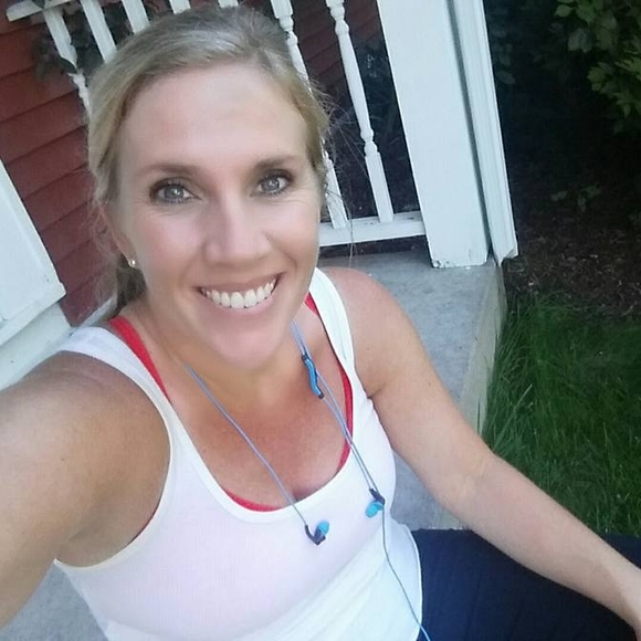 Meet your Posher, Lori - Picture 1 of 1