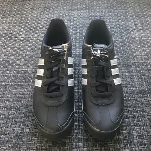 LIKE NEW Adidas black Samoa sneaker 7.5/8